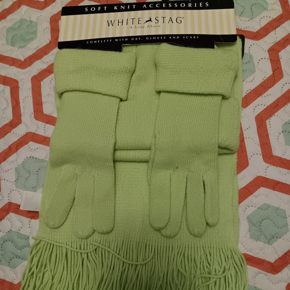 White  Stag - Complete hat, gloves, and scarf set